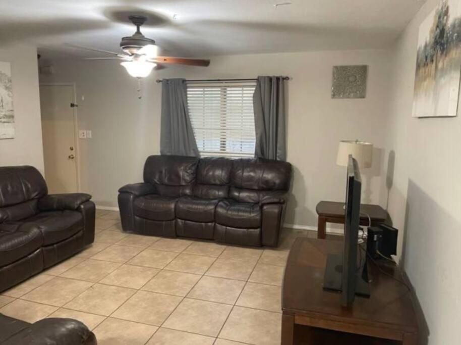 Great Getaway 2 Story Home! Harlingen Tx Exterior foto